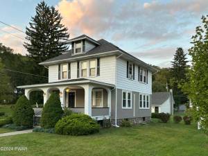 Craftsman home offers vintage charm with modern living