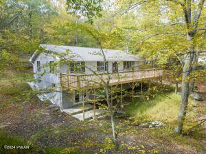 Renovated ranch comes with lake access and great views