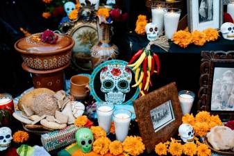 An example of a Día de los Muertos display.