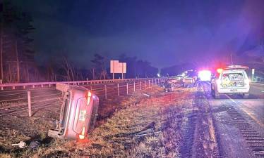 Interstate crash causes multiple rollovers