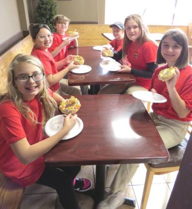 L-R: Mackenzie Flood, Emma Hill, Hunter Conklin, Colt Allen, Saarah Garrity, and Aubrey Giuliano enjoying the bagels they made.