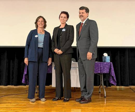 Robin Skibber and Jeff Olsommer with debate moderator Amy Widestrom (center).