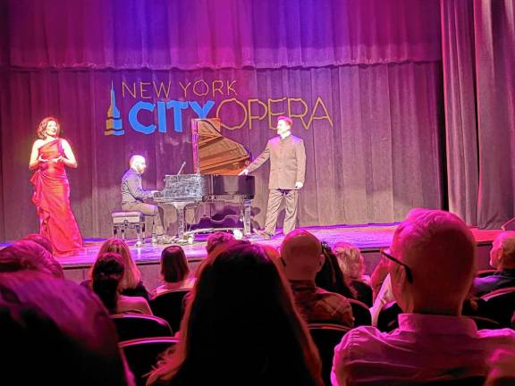 The New York City Opera’s performance included soprano Inna Dukach, pianist Dmitriy Glivinskiy, and tenor Gregory Turay.