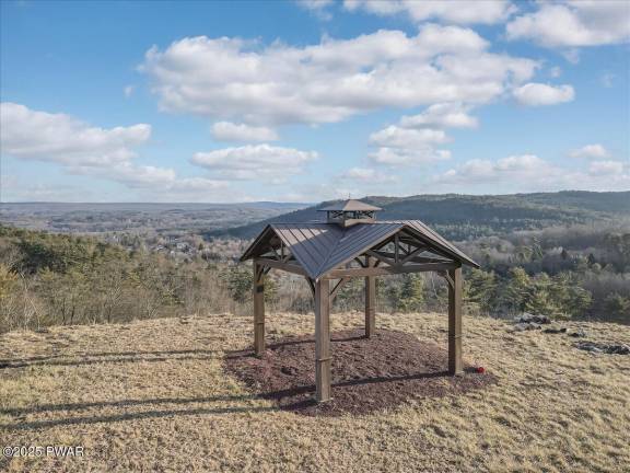 Mountain top home offers amazing vistas