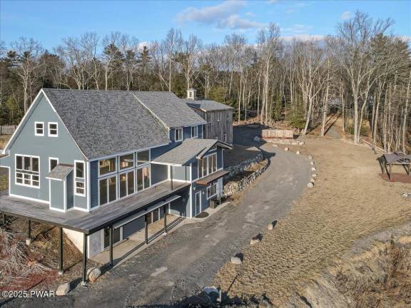 Mountain top home offers amazing vistas