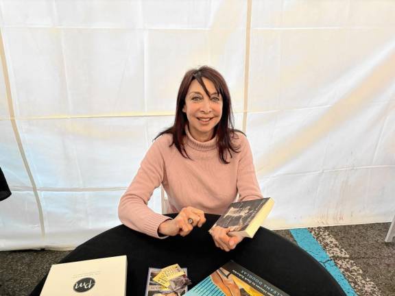 Illeana Douglas signing books.