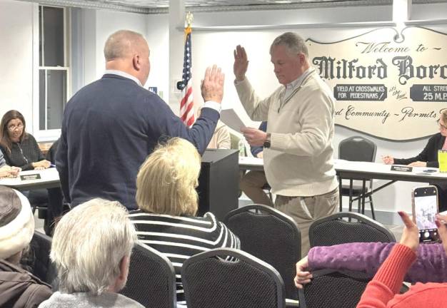 Doug Jacobs is sworn in as mayor by Joseph Dooley.