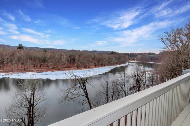 Riverfront townhouse with great views