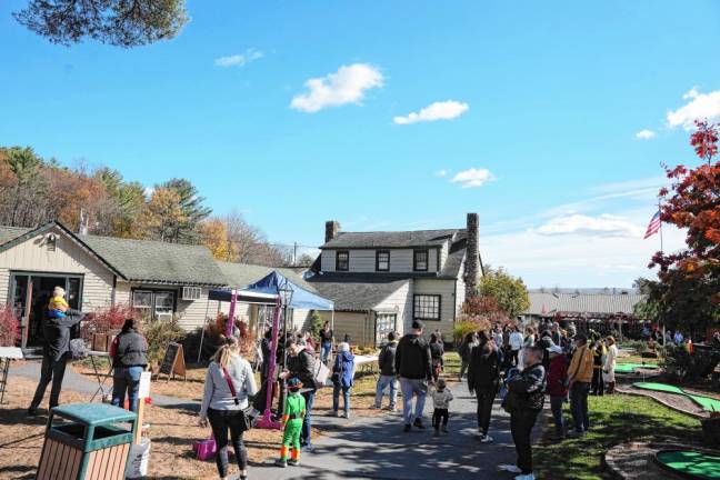 Apple Fest draws large crowd