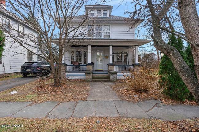 Charming colonial just steps away from the Delaware River