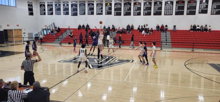 Delaware Valley JV boys’ basketball team.